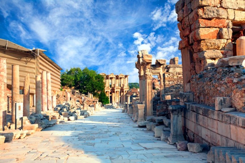 turkey-ephesus-colonnaded